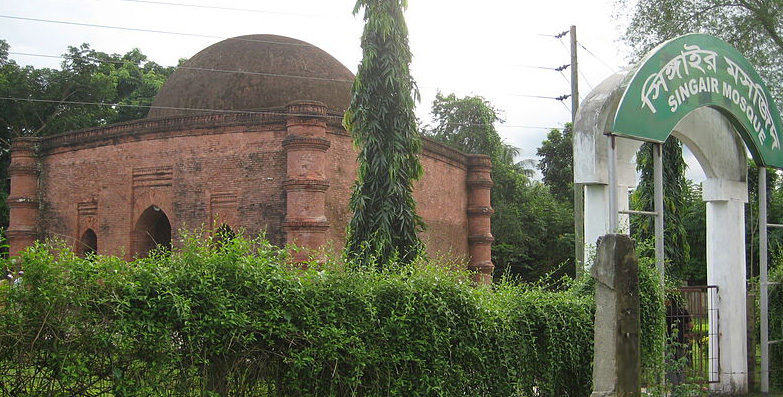 খুলনা-বাগেরহাট মহাসড়কের পাশ দিয়ে তোলা: সিঙ্গাইর মসজিদ