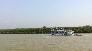 Turist-Bot-at-Sundorbon-Pic