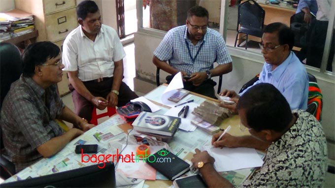 Bagerhat-Pic-2(13-07-2015)Bank-Taka